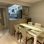 Apartamento 2 dormitórios próximo Mar Balneário Camboriú